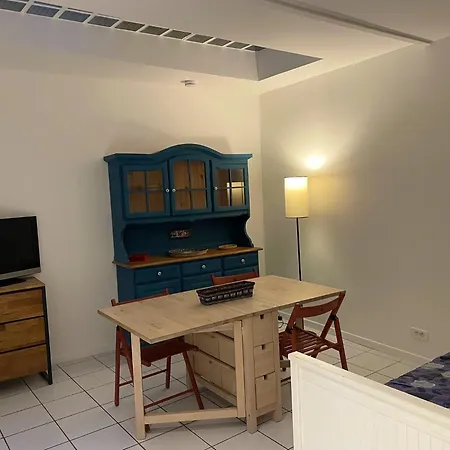 2 Pieces Cosy - Fond De Cour - Saint-denis